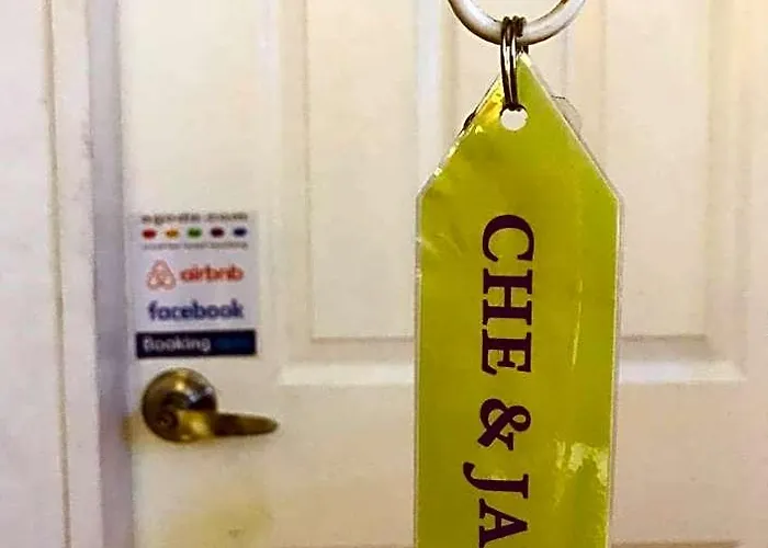 Che & Female Colon, Hostel *